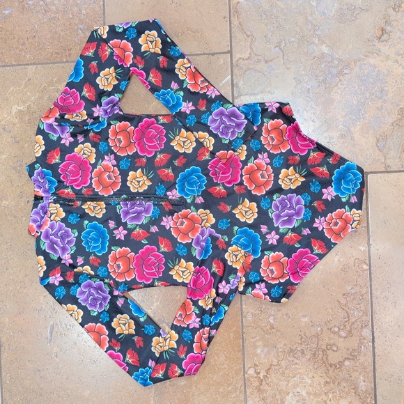 Mott50 girl one piece rash guard. Black and pink floral. Size 10. - Picture 3 of 3